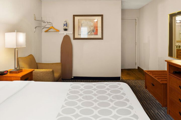 Room 28 of 47