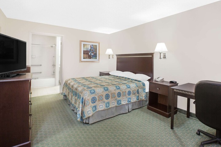 Room 7 of 14