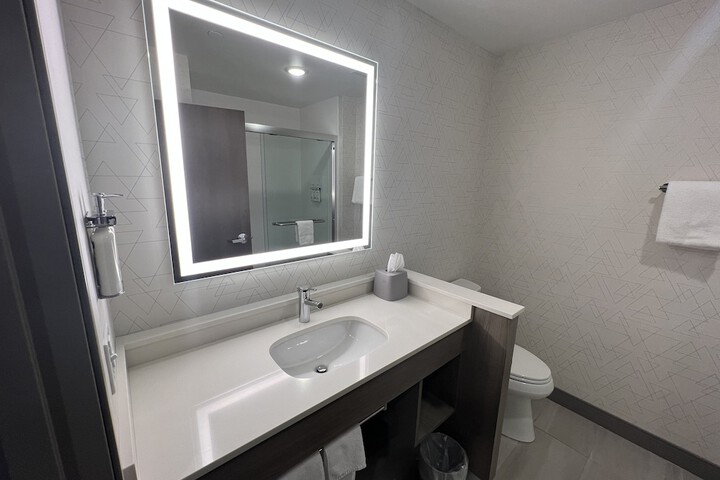 Holiday Inn Express and Suites Tomah by IHG