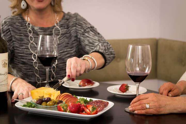 Dining 30 of 40