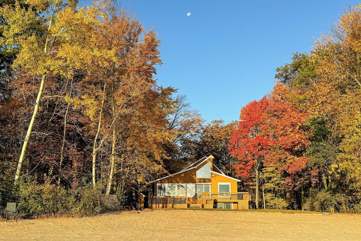 Private Beach & Deck: Spacious Lake Michigan Home