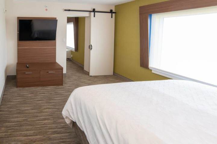 Room 35 of 61