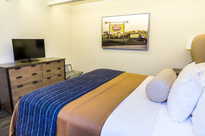 Fredericksburg Inn & Suites