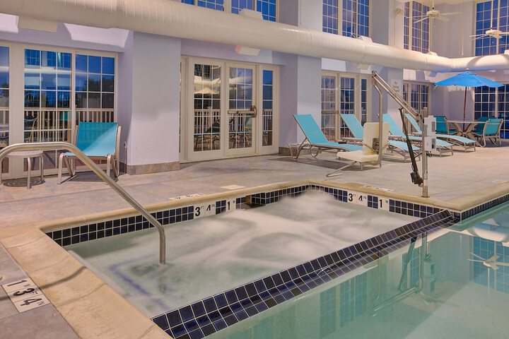 Holiday Inn Express & Suites Petoskey by IHG