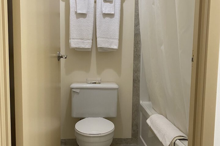 Room 25 of 77