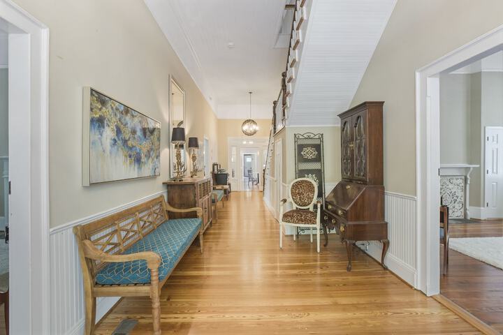 Ballroom/Hall 66 of 67