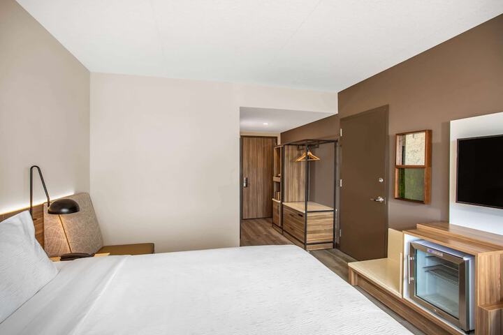 Room 32 of 64