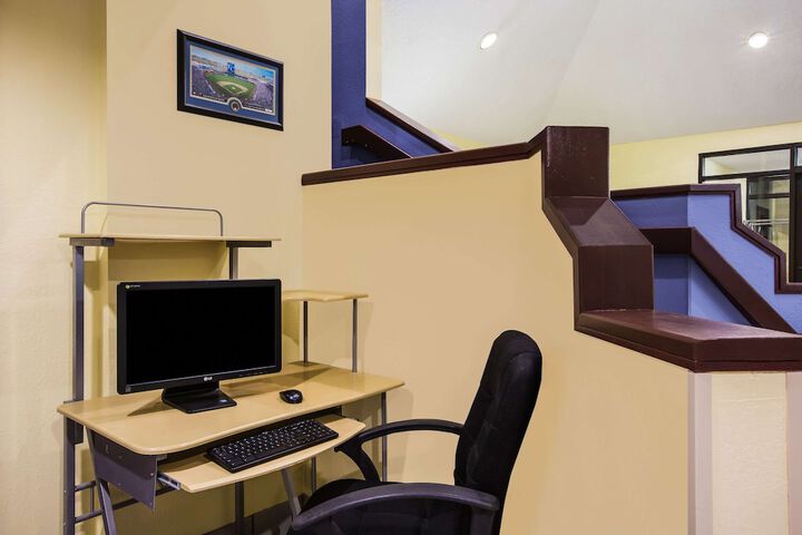 Business Center 26 of 26