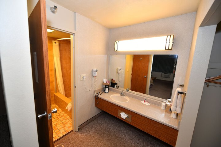 Room 17 of 34