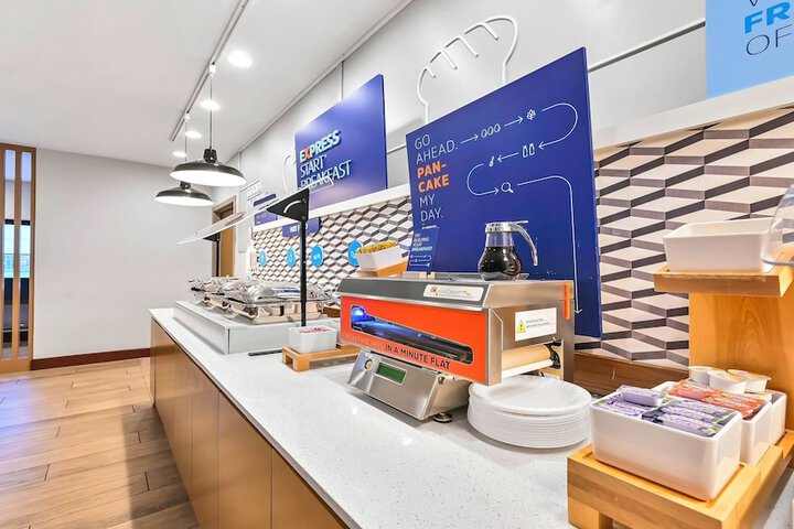 Holiday Inn Express Palestine by IHG