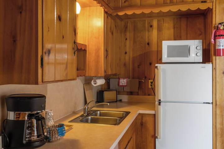 El Western Cabins & Lodges