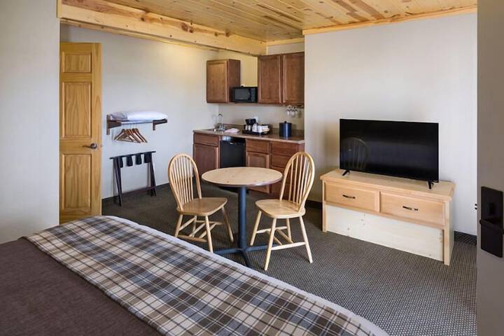 Rock Crest Lodge & Cabins