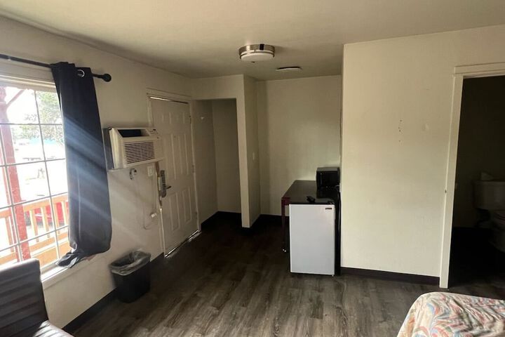 Room 8 of 14