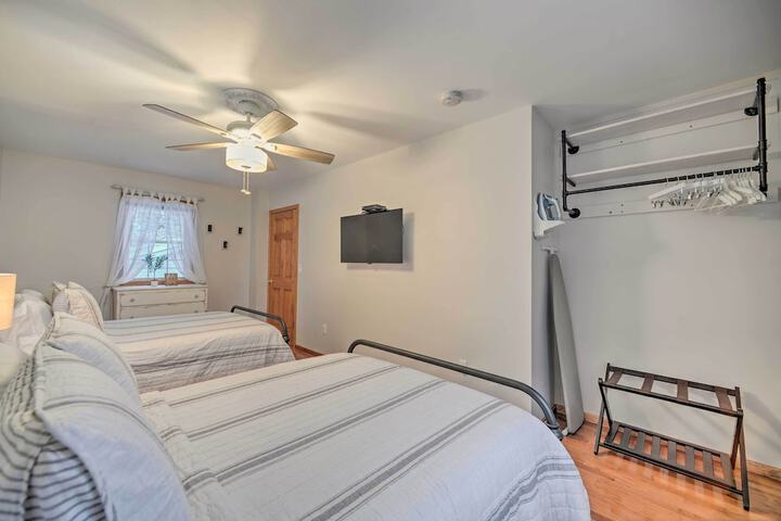 Lake Luzerne Home w / Fire Pit on Hudson River