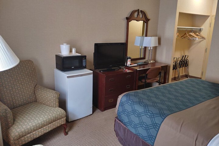 Room 8 of 18