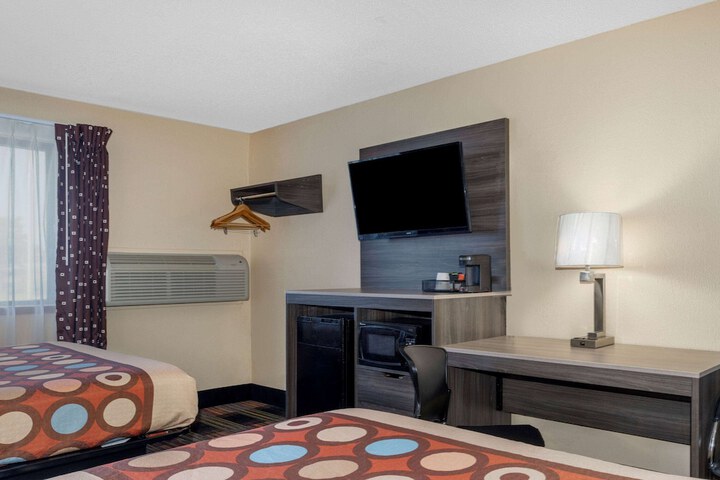 Room 25 of 38