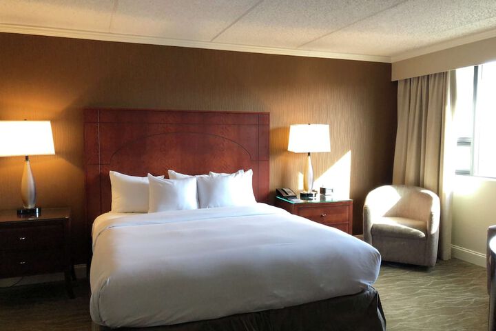 DoubleTree by Hilton Akron Fairlawn