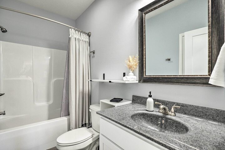 Reeds Spring Condo 3 Mi to Silver Dollar City!