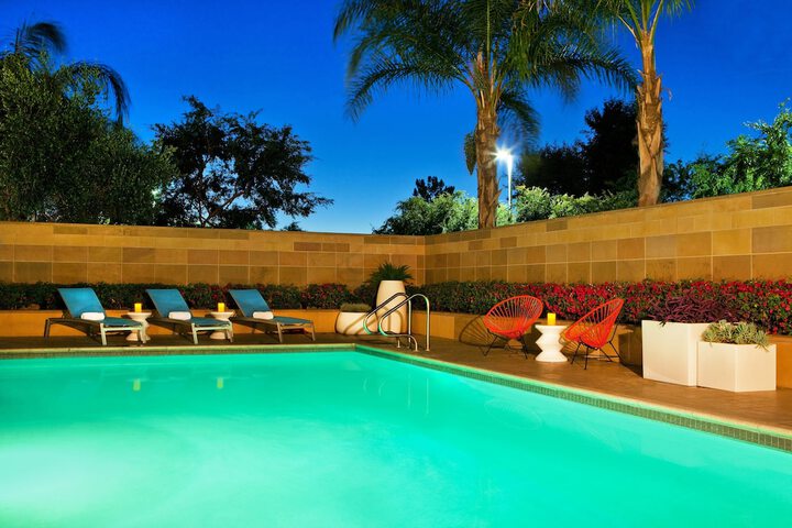 Pool 10 of 25