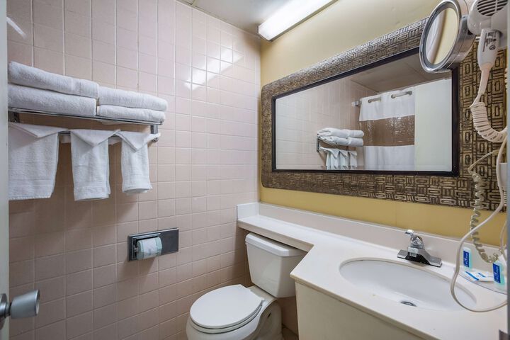 Room 16 of 25