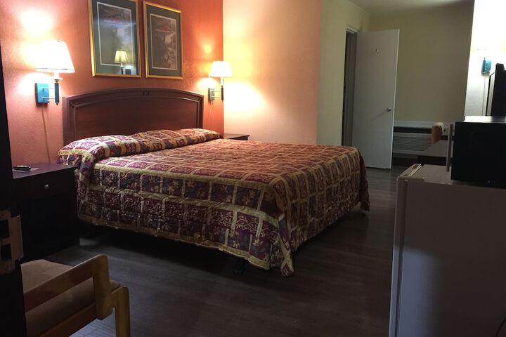 Room 9 of 17