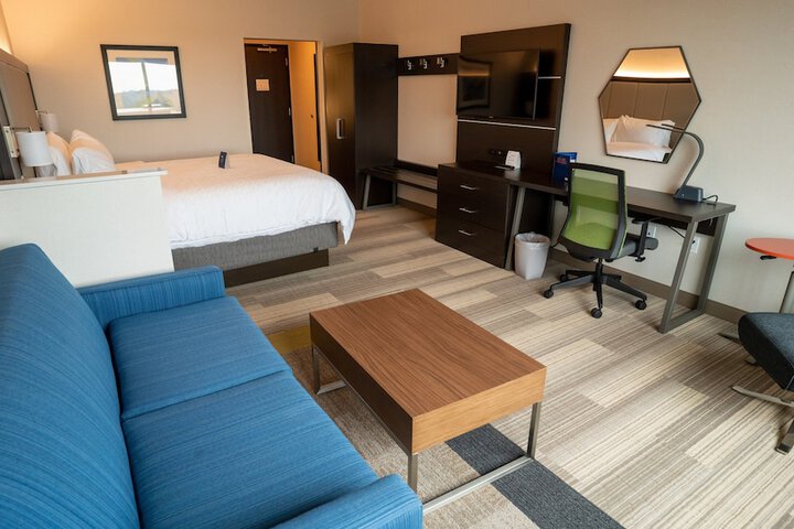 Room 18 of 48