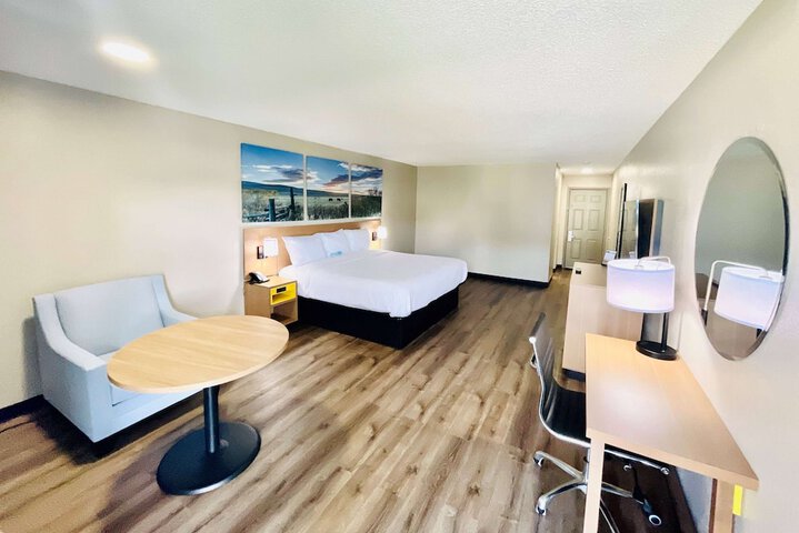 Room 8 of 13