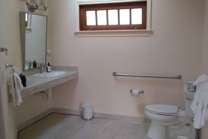 Room 73 of 147