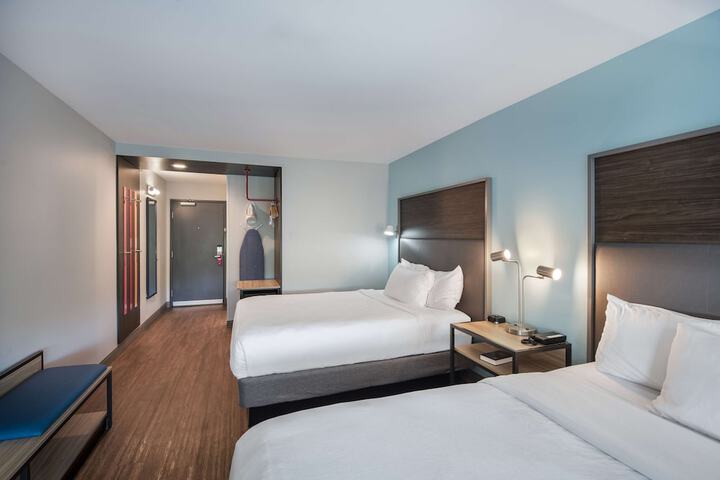 Room 10 of 32