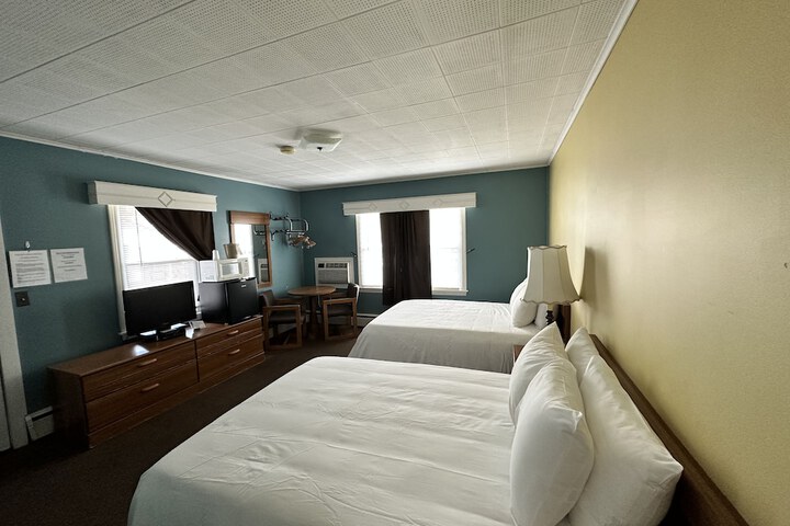Room 32 of 61