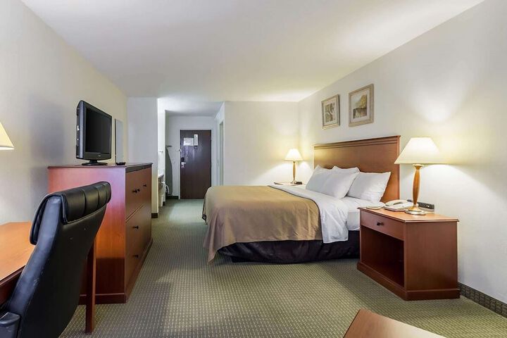 Room 34 of 40
