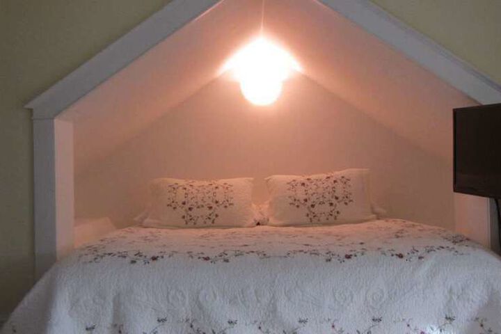 THE TRUMBULL HOUSE BED AND BREAKFAST