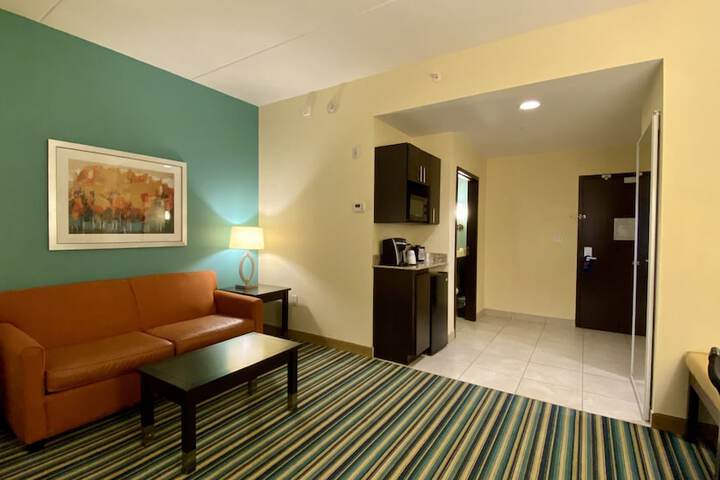 Room 34 of 62