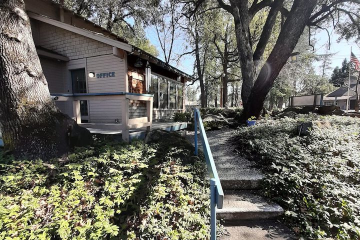Alta Sierra Village Inn