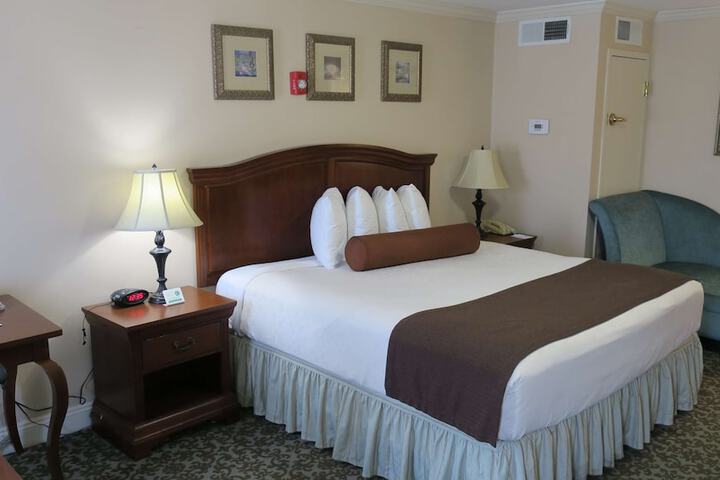 Room 10 of 30