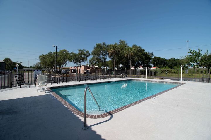 Pool 4 of 22