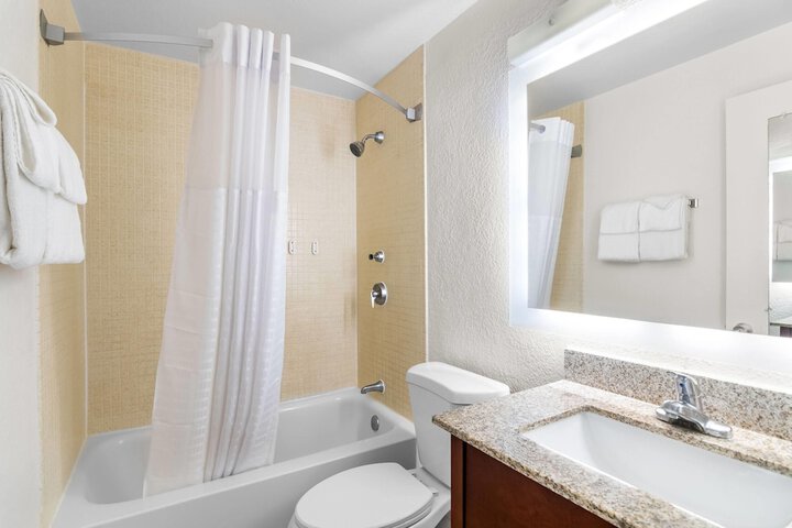 Howard Johnson by Wyndham Vero Beach / Downtown