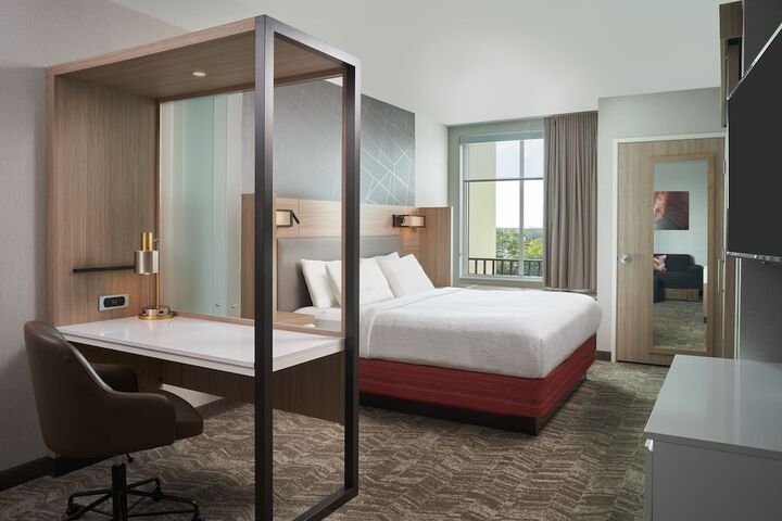 Room 18 of 33