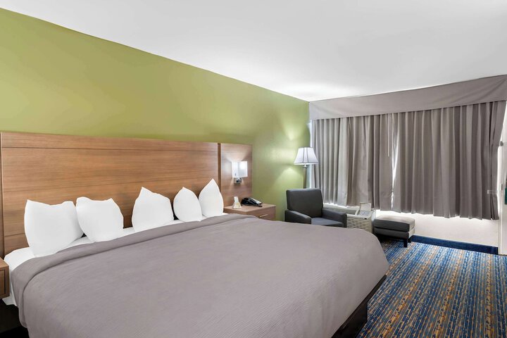 Room 30 of 41