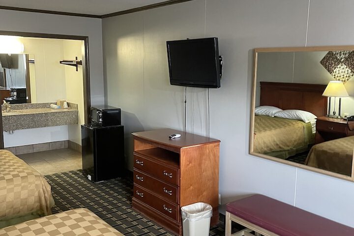 Room 13 of 16