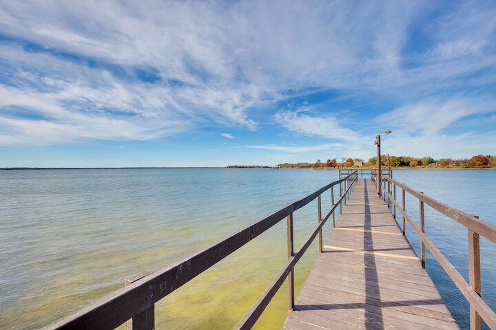 Community Pier: Cozy Kerens Cabin!