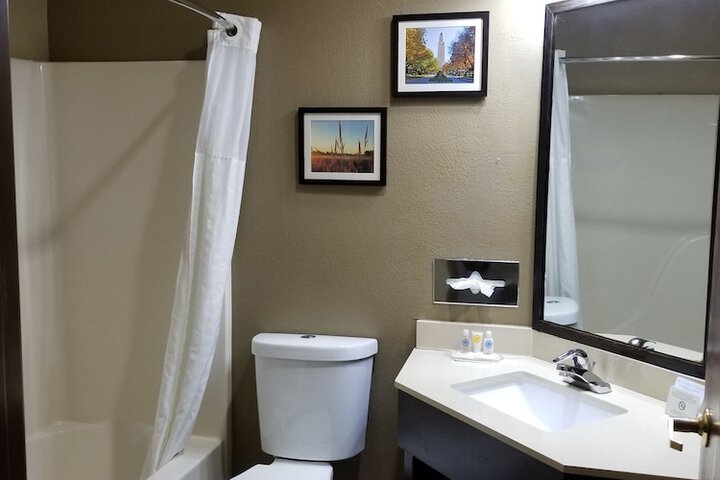Room 17 of 33