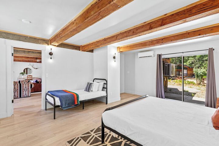 Basecamp Lodge