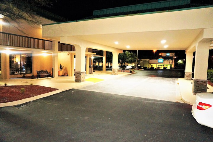 Hotel 10 of 81