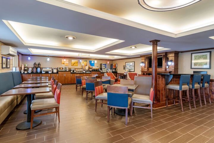 Comfort Inn & Suites South Hill I-85