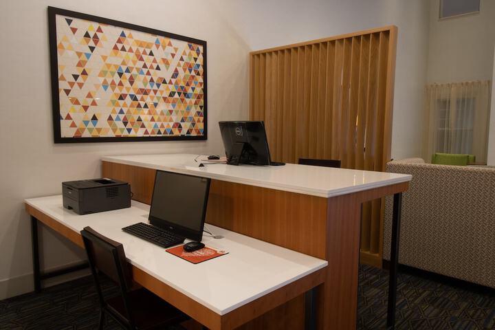 Holiday Inn Express and Suites Manassas by IHG