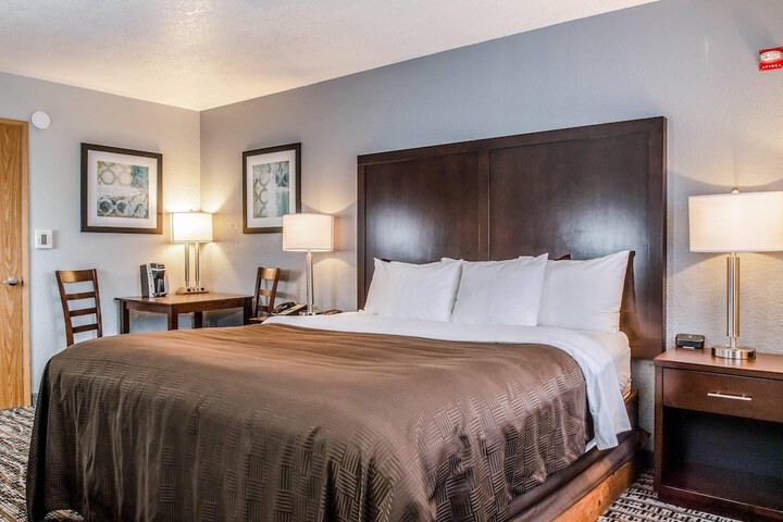 Clarion Hotel by Humboldt Bay