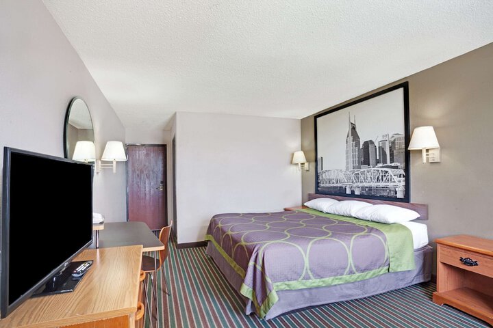 Super 8 by Wyndham Nashville / Dntn/ Opryland Area