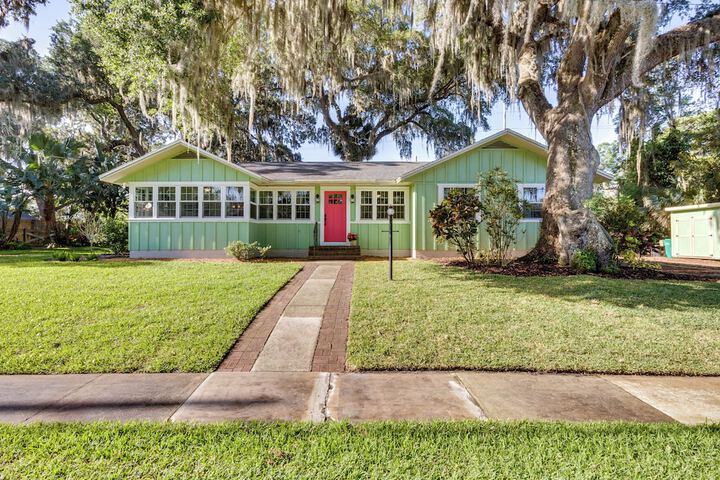 Walk to Lakes! Tropical Escape in Mount Dora
