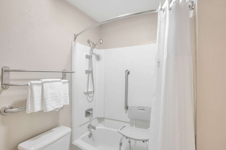 Room 8 of 15